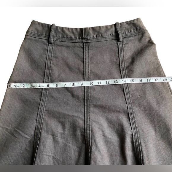 Larry Levine Stretch grey stonewashed denim skirt with belt loops Size 8 - Picture 3 of 7